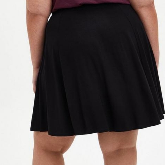 NWT Torrid Black Jersey Button Front Mini Skater Skirt - Picture 3 of 7